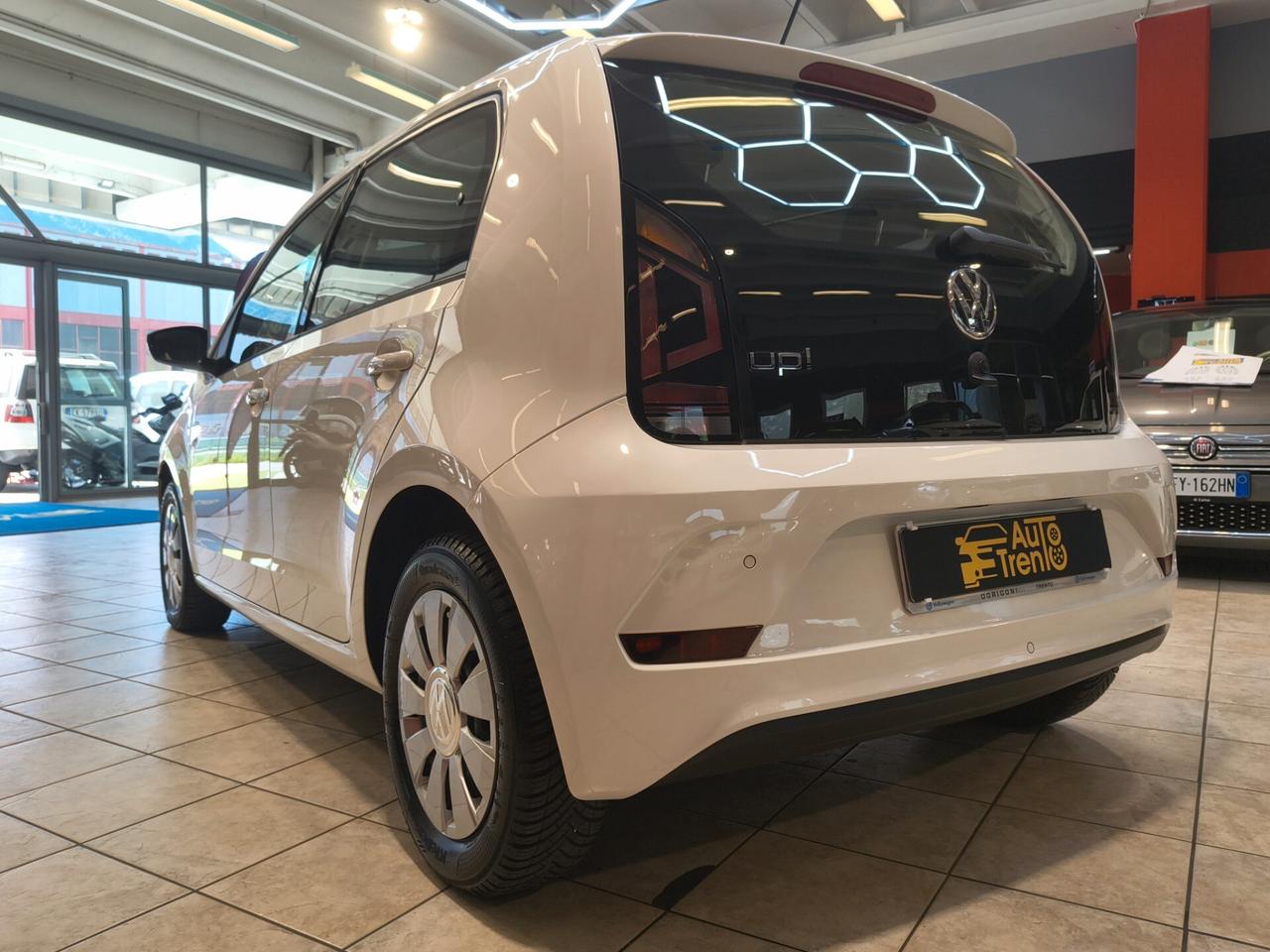 Volkswagen up! 1.0 5p. take solo 19.000 km
