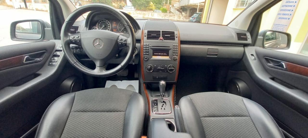 Mercedes-Benz Classe A 160 Benzina Allestimento Elegance cc. 1.5 CV. 95 Cambio Automatico 5 Porte 5 Posti Euro 5 SOLO 74.800 KM. Utilizzabile anche per i Neopatentati.