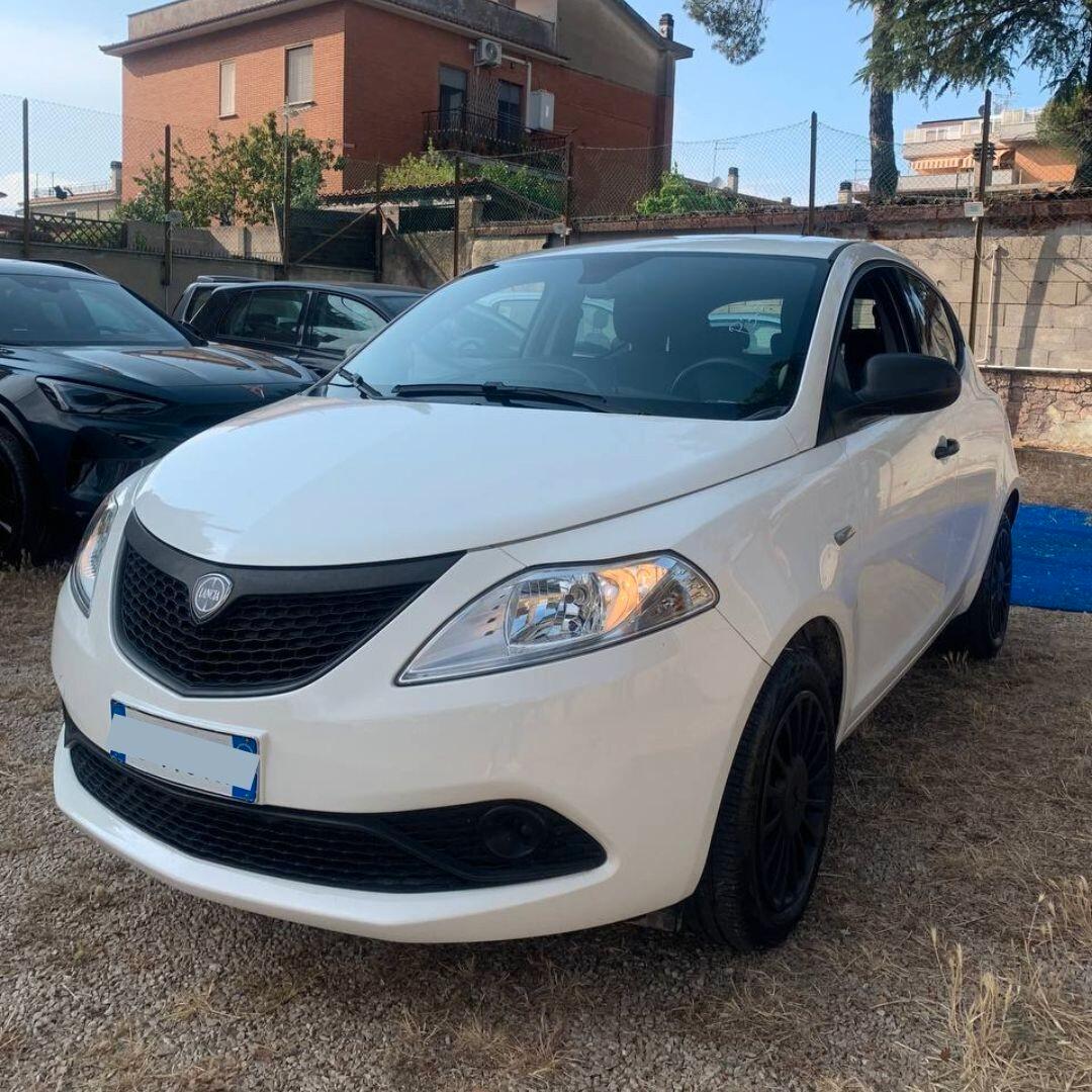 Lancia Ypsilon 1.0 hybrid Silver KM REALI