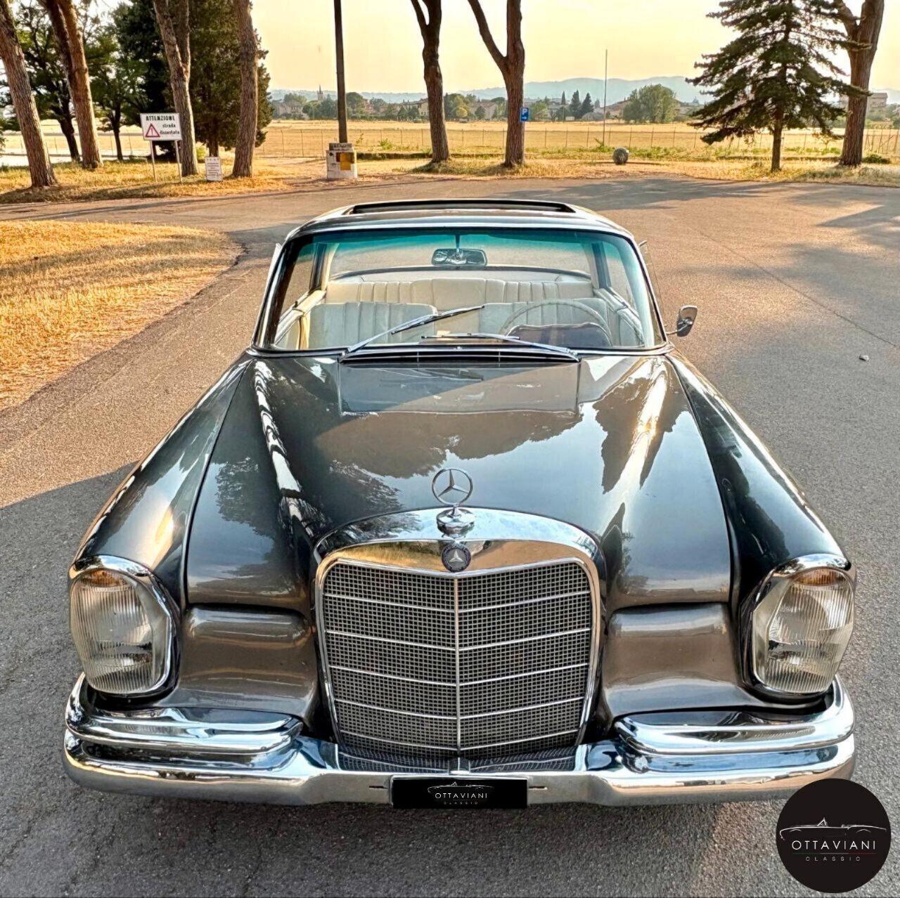 Mercedes W 111 220 se Coupé
