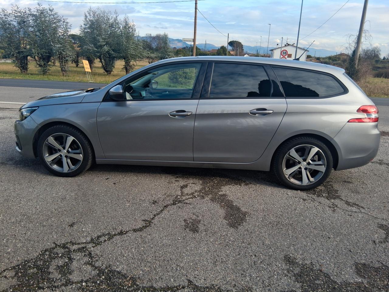 Peugeot 308 BlueHDi 120 S&S EAT6 SW Allure