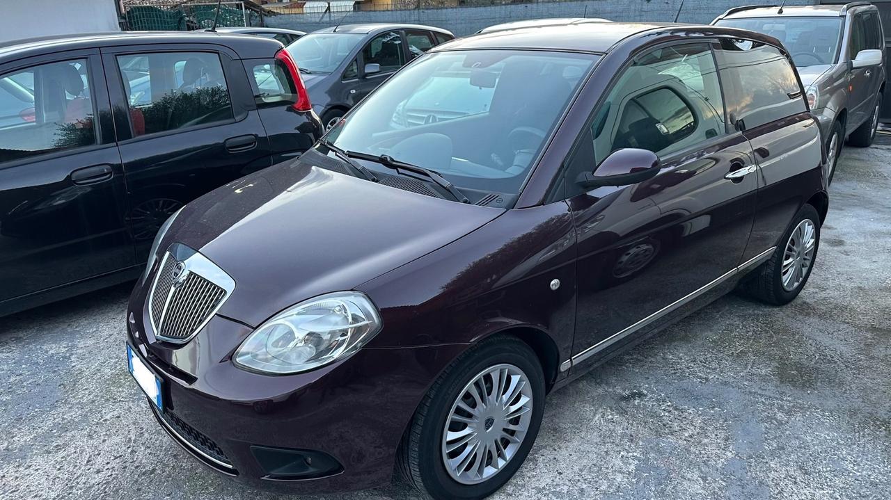 Lancia Ypsilon 1.2 Argento gpl scadenza 2029