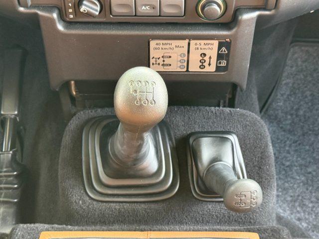 LAND ROVER Defender 90 2.4 S TD4 Station Wagon