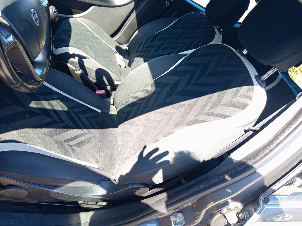Lancia Ypsilon 1.2 69 CV 5 porte Platinum