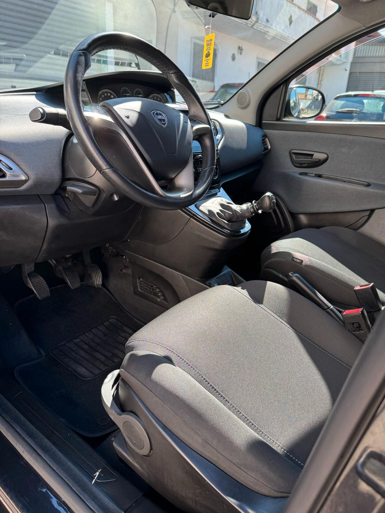 Lancia Ypsilon 1.0 FireFly 5 porte S&S Hybrid Alberta Ferretti