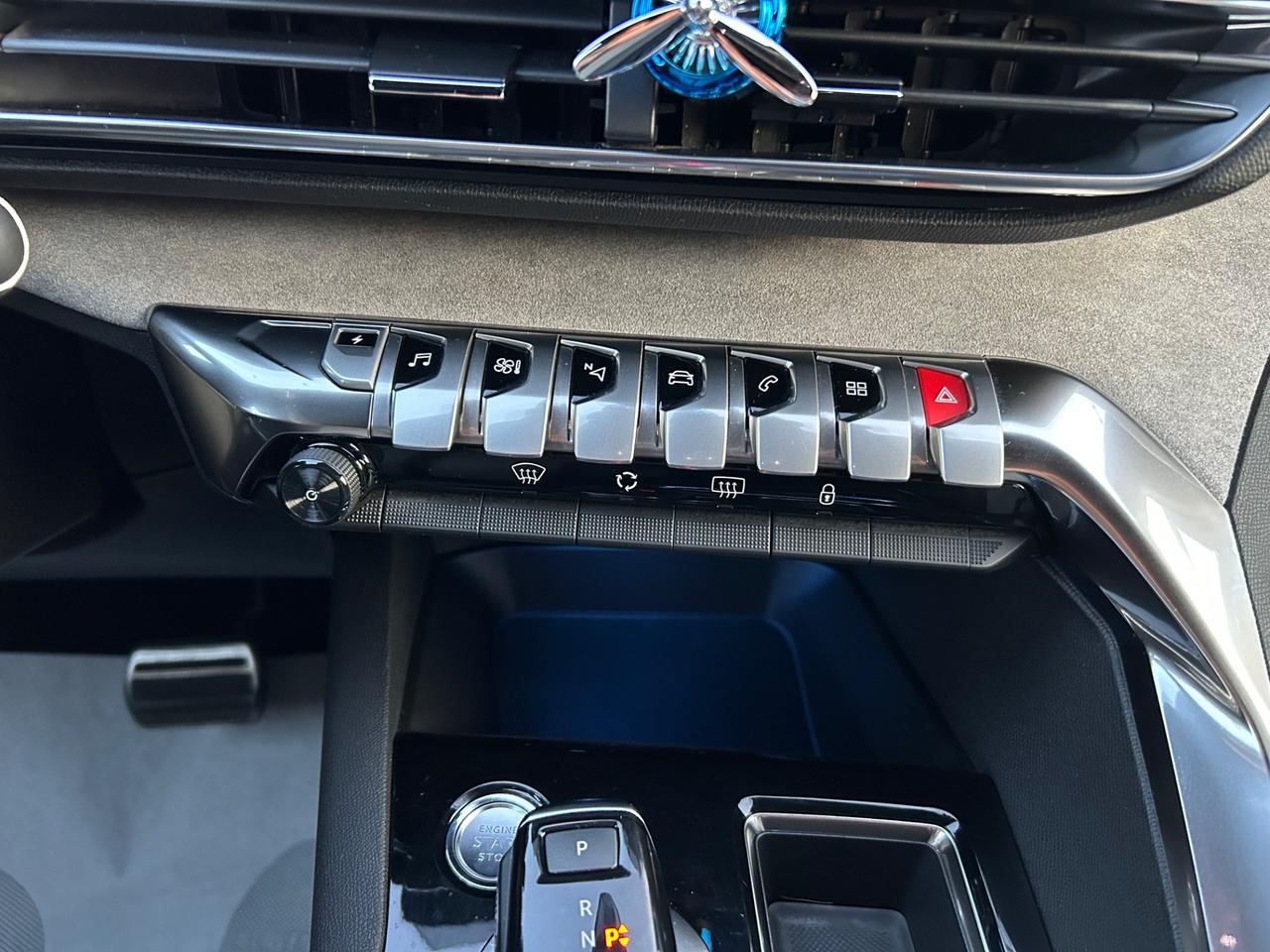 Peugeot 3008 Hybrid4 300 e-EAT8 GT