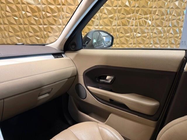 Land Rover Range Evoque 2.2 TD4 5p. Pure