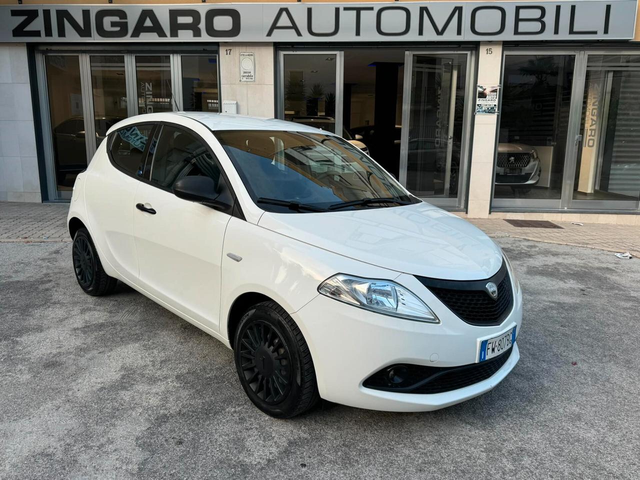 LANCIA YPSILON 1.2 BENZINA 69 CV. ELEFANTINO BLU PERFETTA