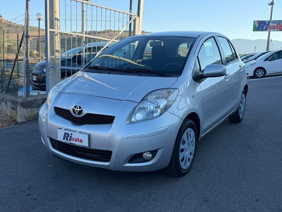 Toyota Yaris 1.0 5 porte Sol