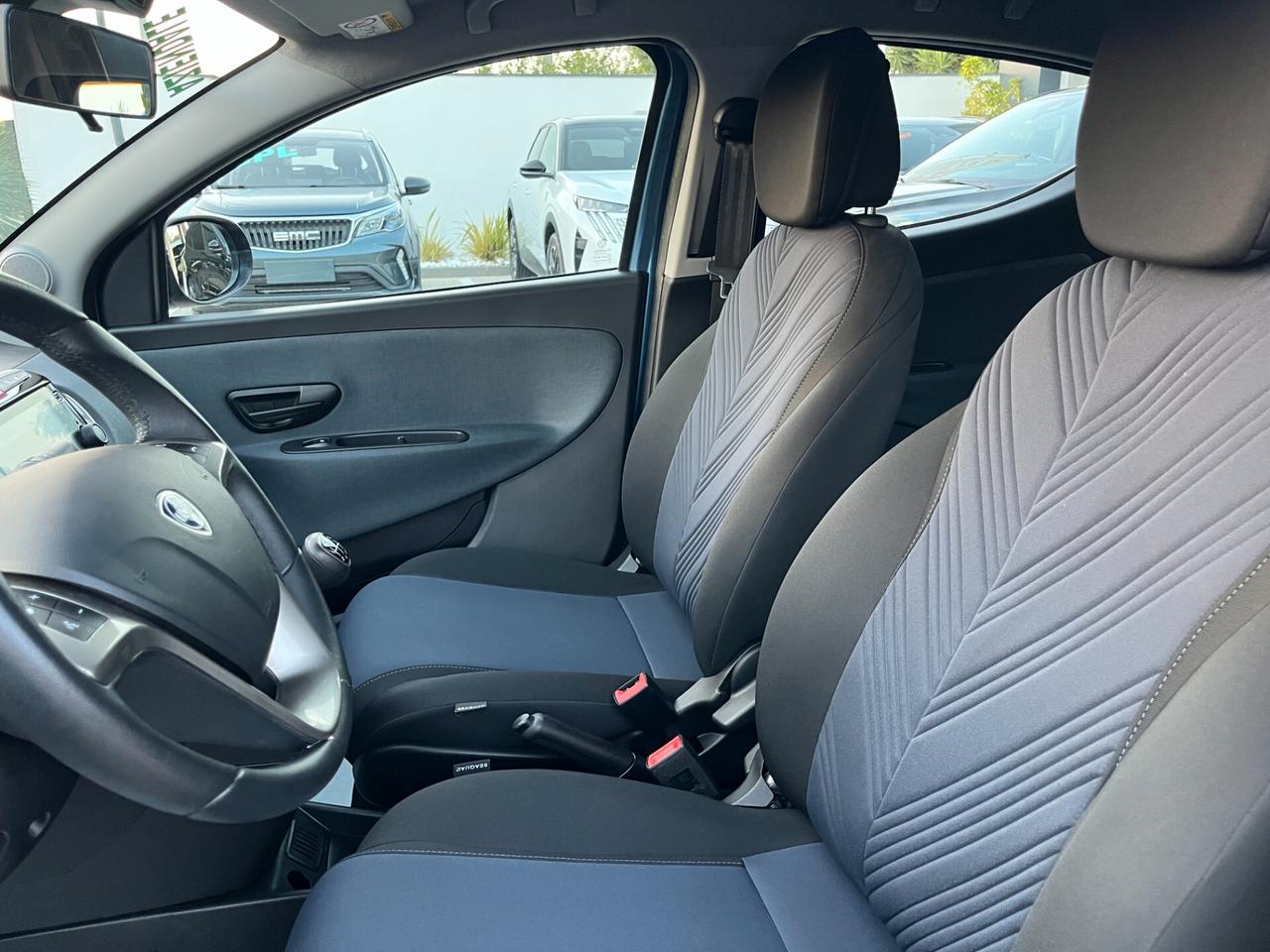 Lancia Ypsilon 1.0 FireFly 5 porte S&S Hybrid Gold