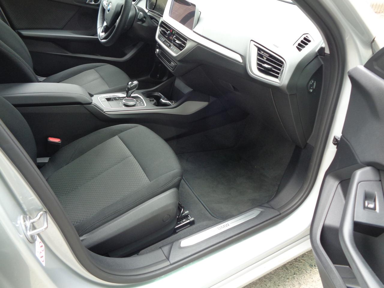 Bmw 116 116d 5p. Business Advantage