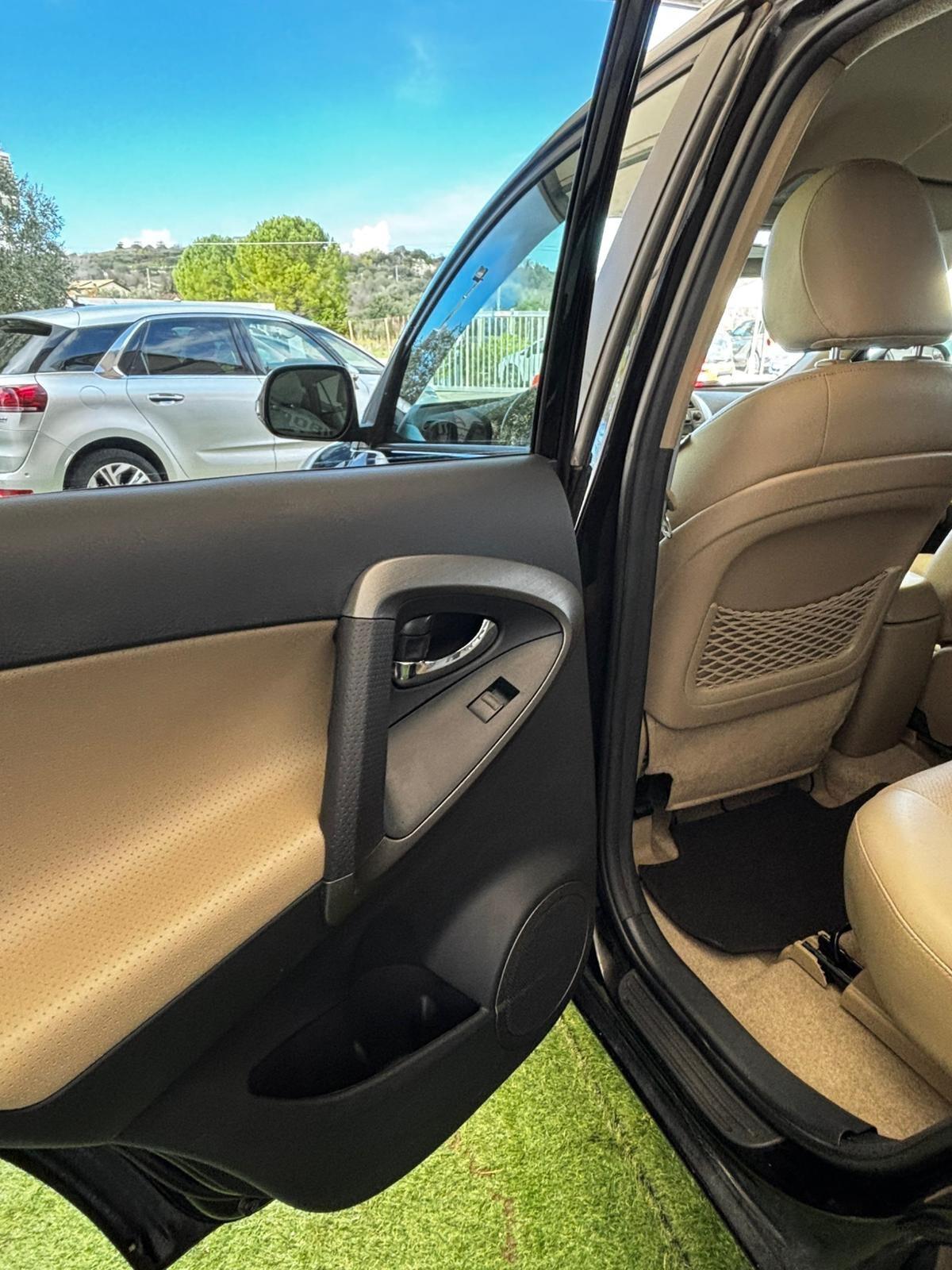 Toyota RAV4 Crossover 2.2 D-Cat A/T 150 CV Luxury