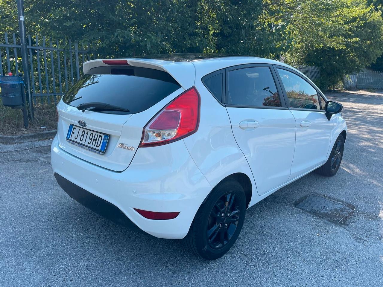 Ford Fiesta 1.5 TDCi 75CV 5 porte Black & White Edition