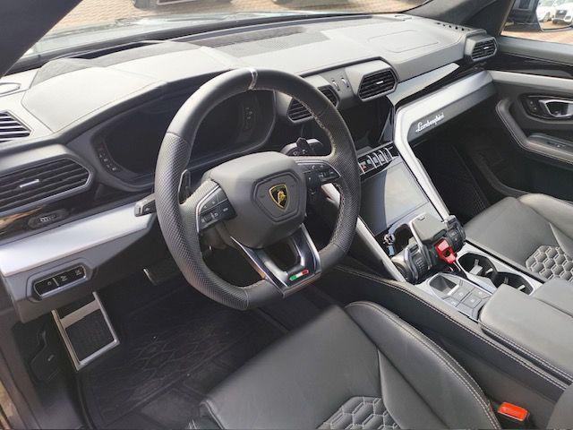 LAMBORGHINI Urus 4.0