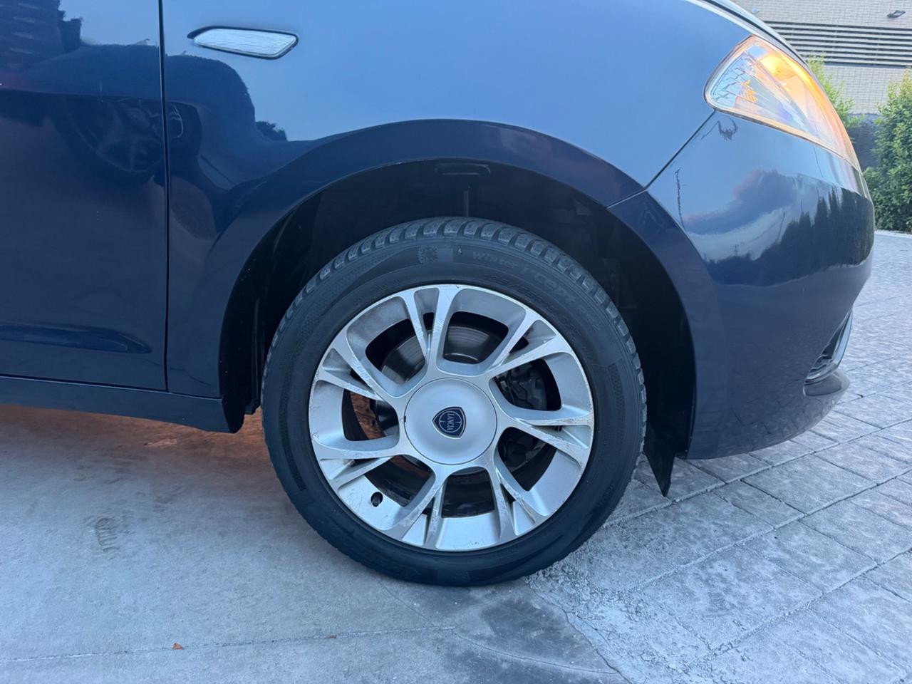 Lancia Ypsilon 1.2 69 CV 5 porte Gold