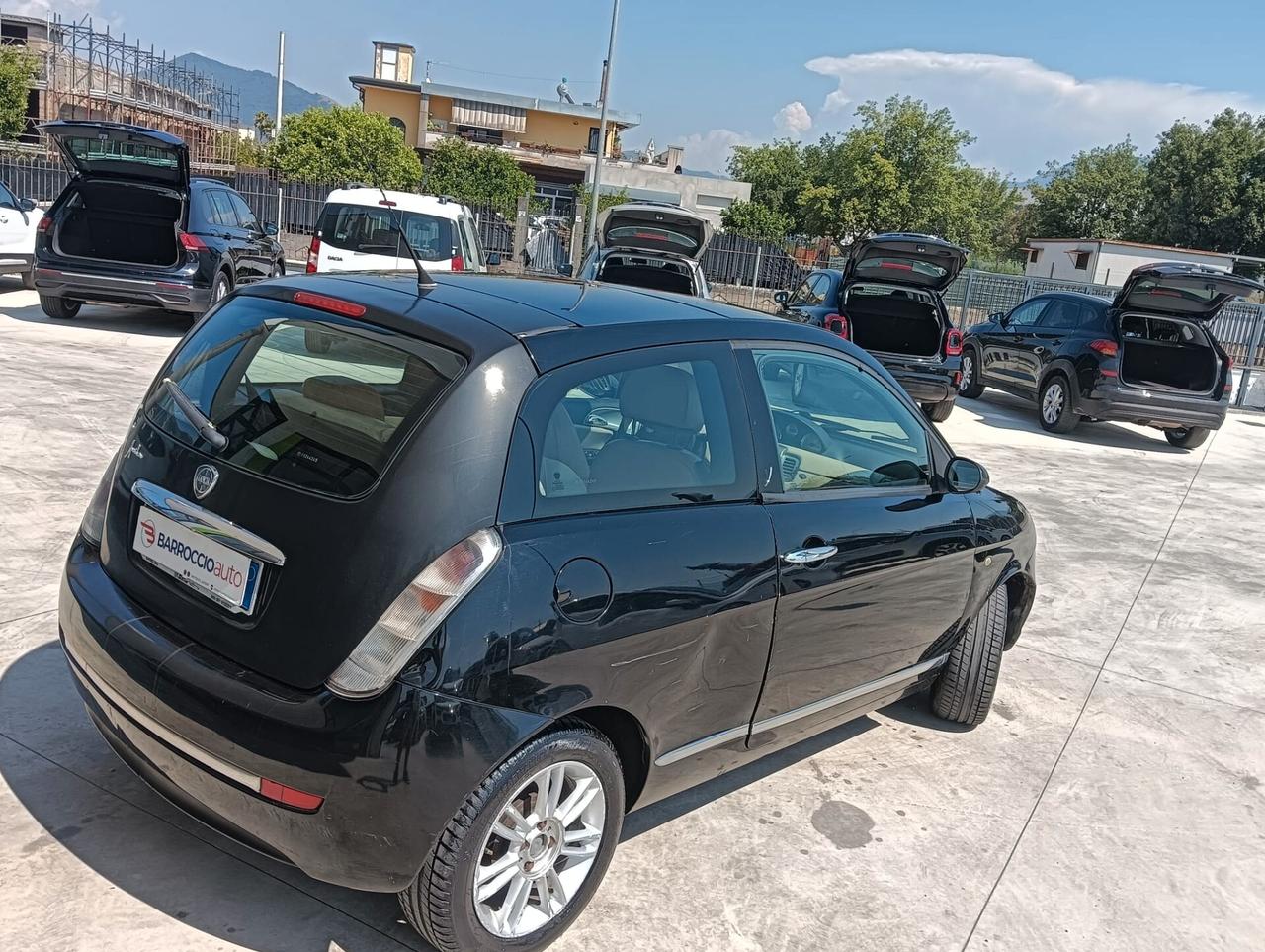 Lancia Ypsilon 1.3 MJT 75 CV Platino