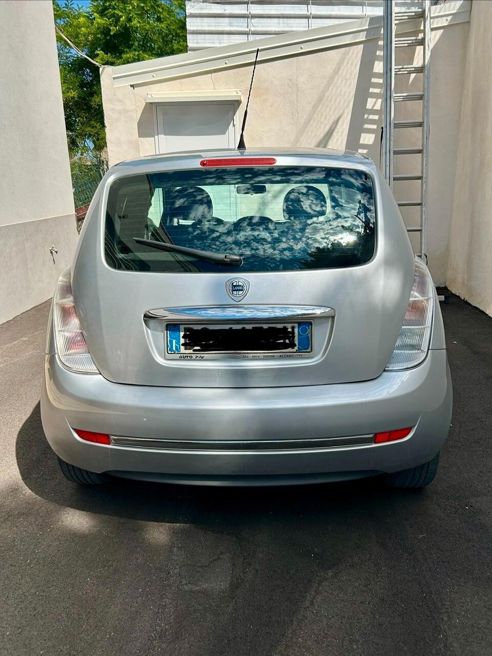 Lancia Ypsilon 1.3 MJT 75 CV Platino