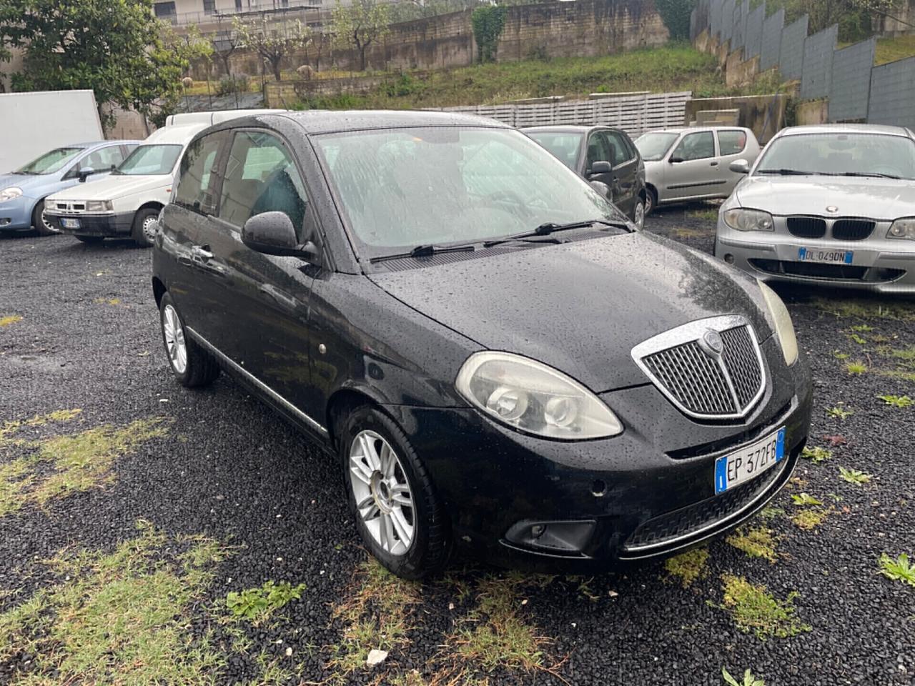 Lancia Ypsilon 1.3 MJT 75 CV Unyca