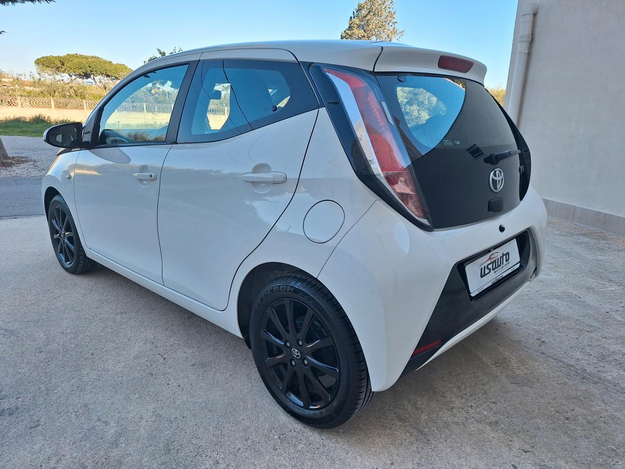 Toyota Aygo 1.0 69 CV 5 porte x-play RETROCAMERA FULL