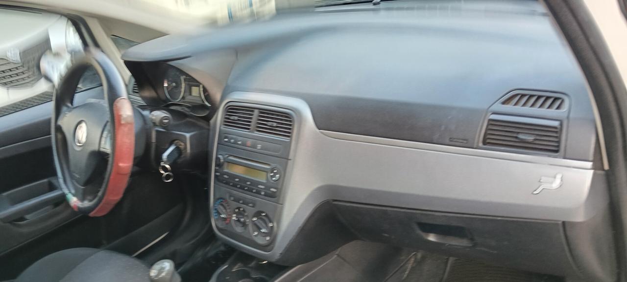 Fiat Grande Punto 1.3 MJT 75 CV 3 porte Dynamic