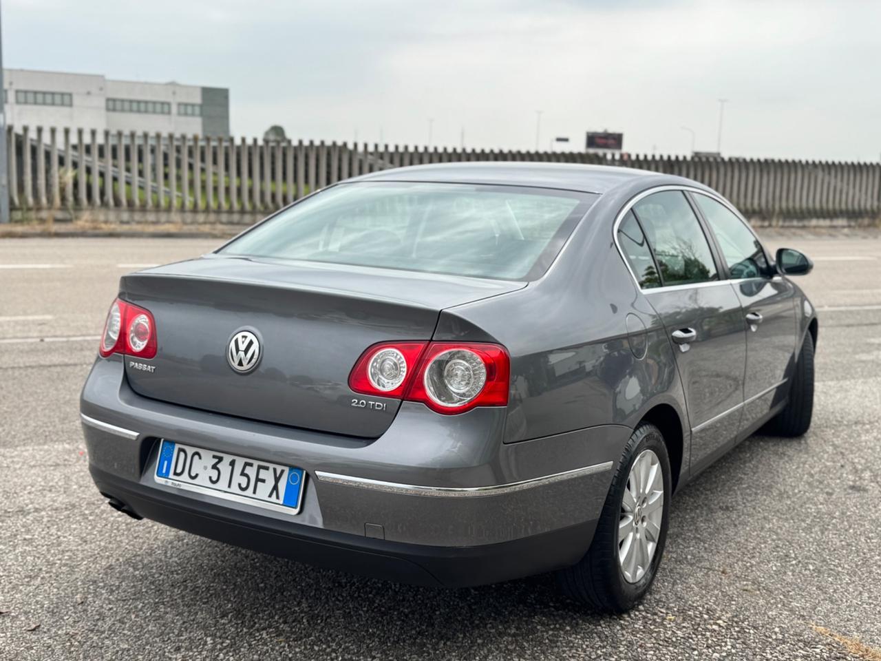 Volkswagen Passat 2.0 TDI 140cv Berlina