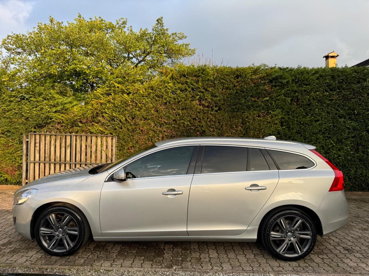Volvo V60 D5 AWD Geartronic Summum