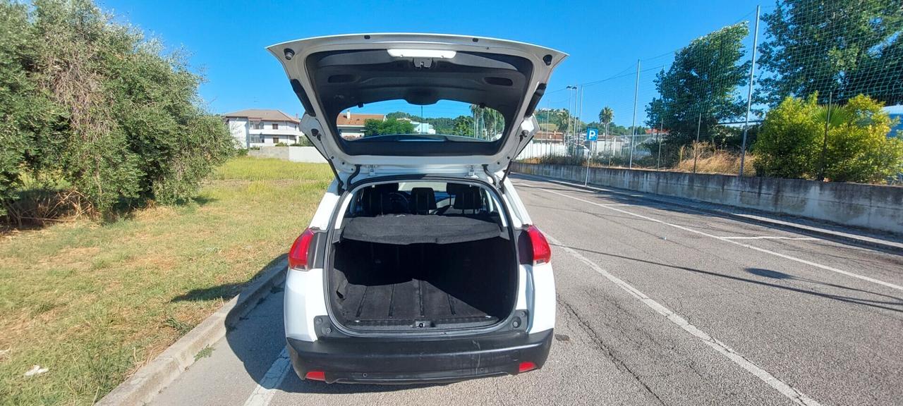 PEUGEOT 2008 1,2 BENZINA GIUDABILE DA NEOPATENTATI TELEFONO NAVIGATORE IMPECCABILE