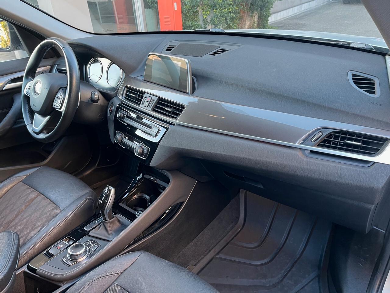 Bmw X1 sdrive18d xLine AUTOM. LED/NAVI/PELLE PERFETTA