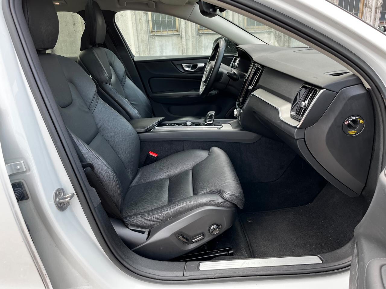 Volvo V60 B4 (d) automatico Plus Dark