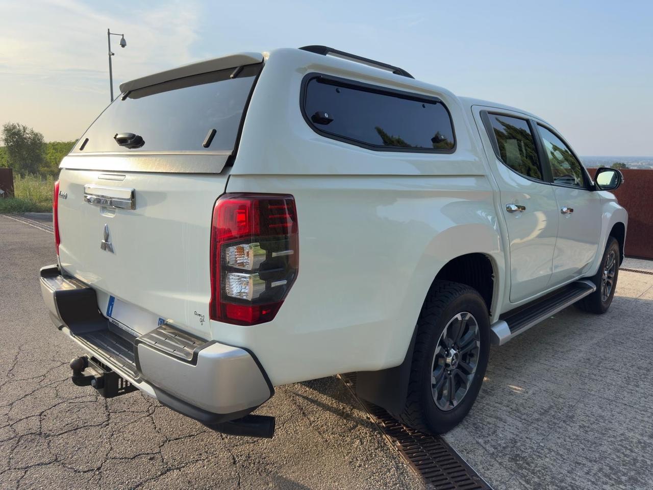 Mitsubishi L200 2.3 D Doub.Cab 4x4 Sup.Select P2.Intouch Diamond aut.