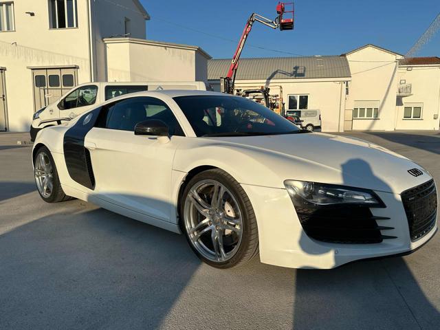 AUDI R8 4.2 V8 FSI quattro R tronic