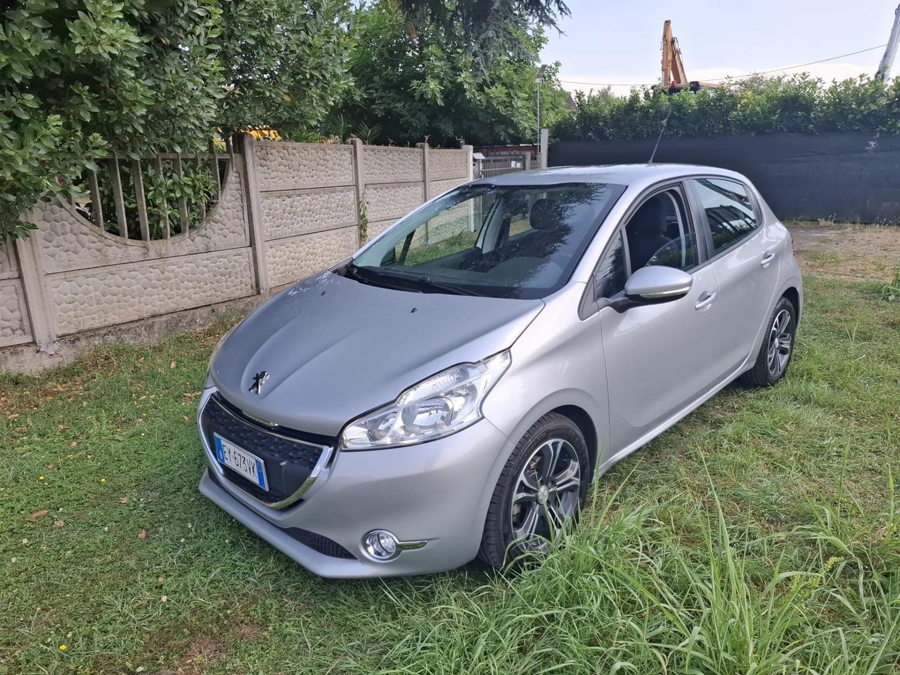 Peugeot 208 1.4 HDi 68 CV 5 porte Allure