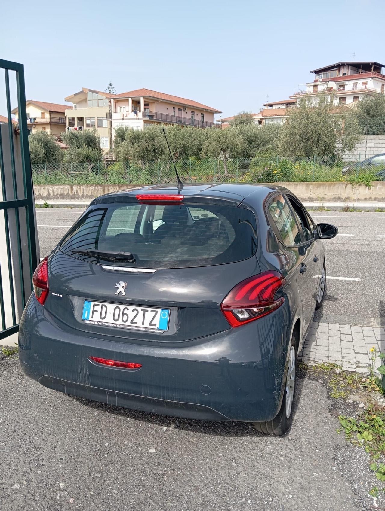 Peugeot 208 PureTech 82 5 porte Allure