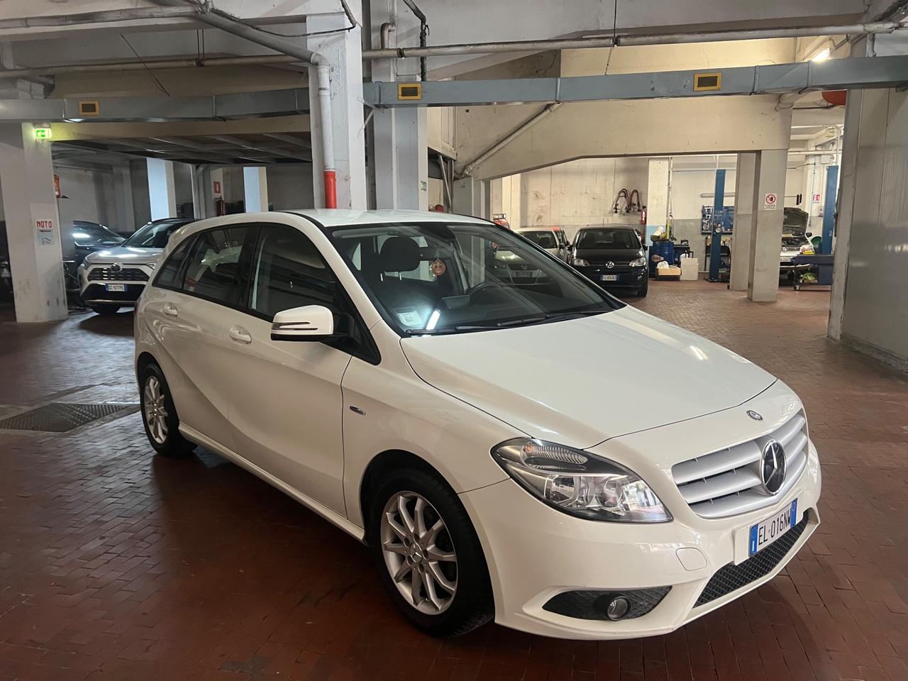 Mercedes B180 90Kw (BENZINA EURO5) NEOPATENTATI OK