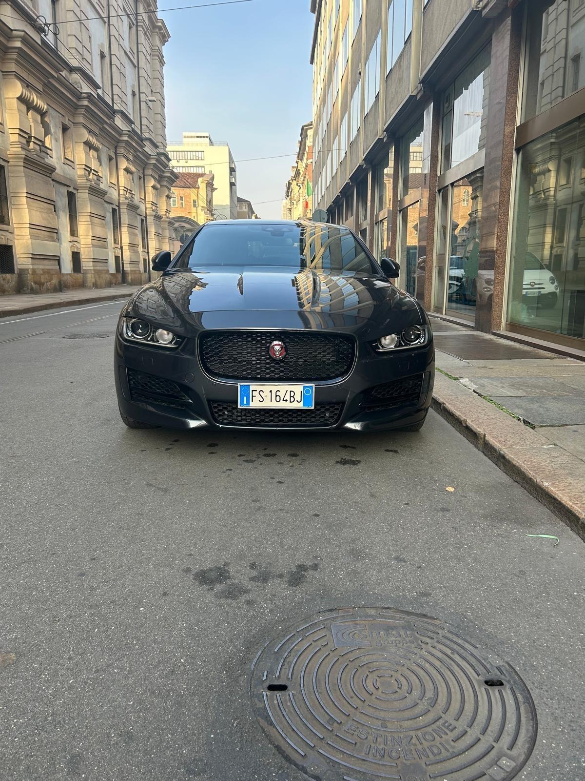 Jaguar XE 2.0 D 240 CV AWD aut. R-Sport