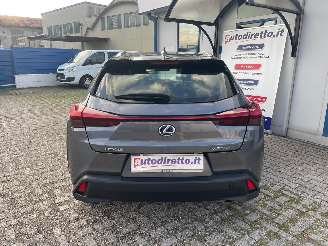 LEXUS UX Hybrid Business