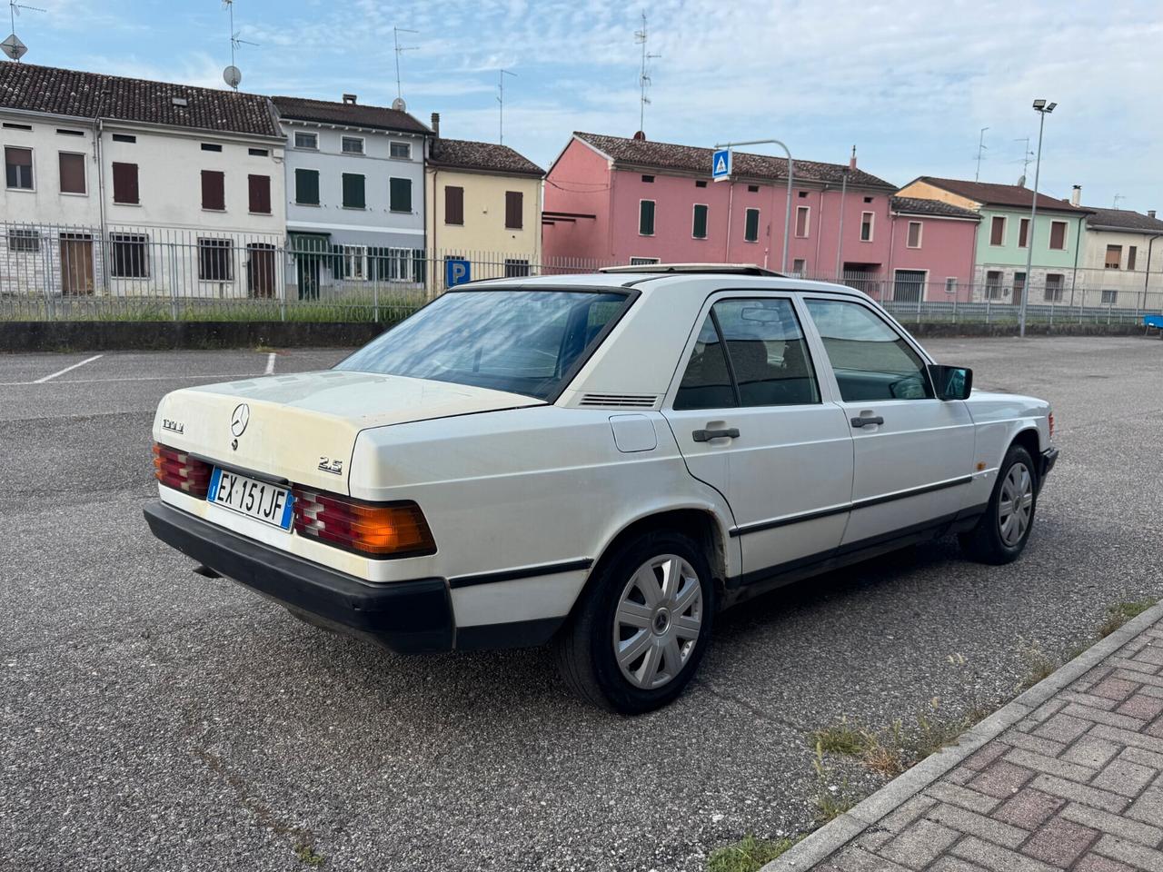Mercedes 190D 2.5 asi