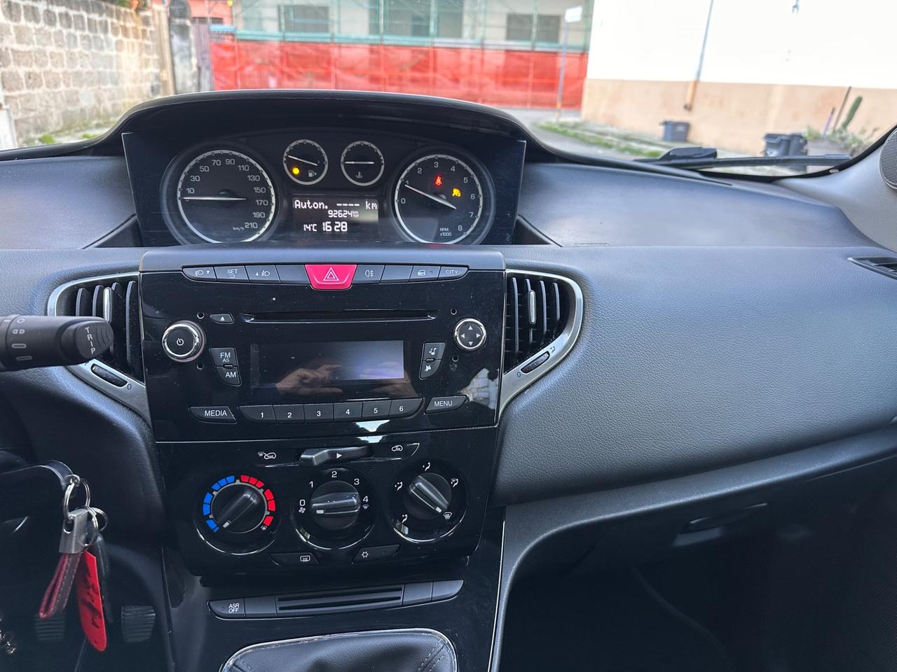 Lancia Ypsilon 1.2 69 CV 5 porte Silver