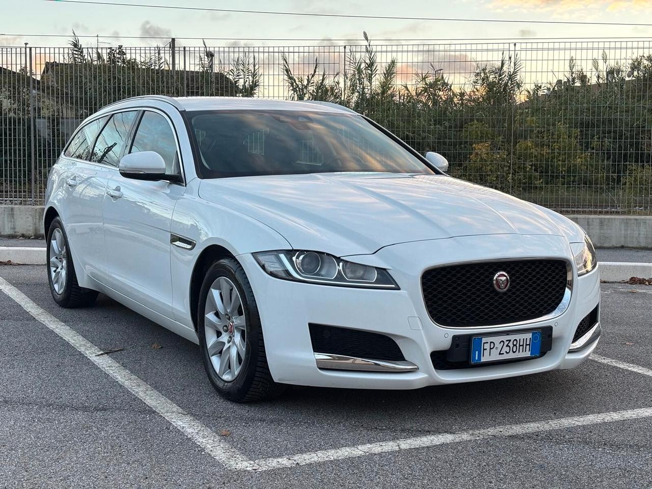 Jaguar XF Sportbrake 2.0 D 180 CV aut. Prestige