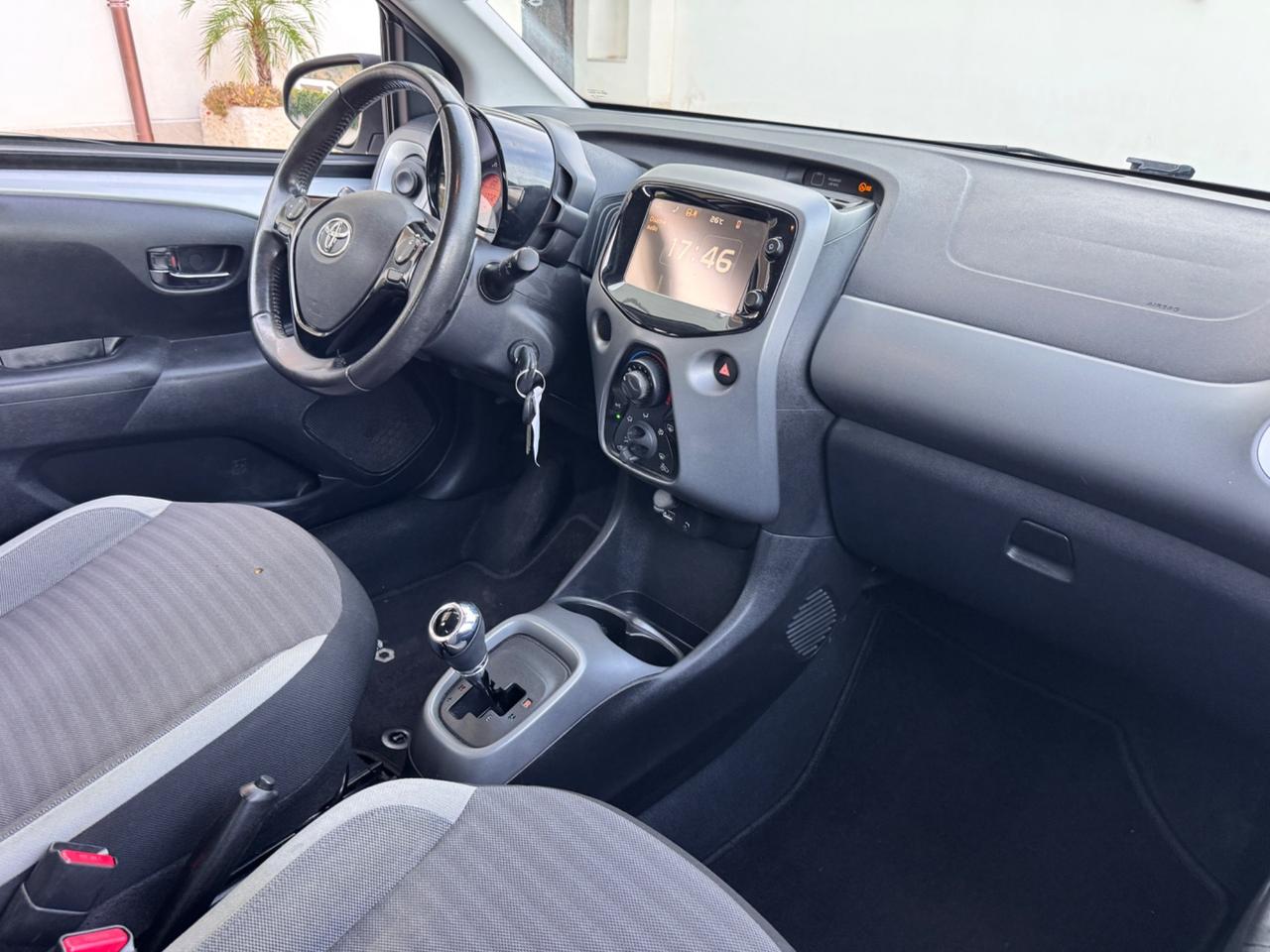Toyota Aygo 1.0 VVT-i 69 CV 5 porte x-business MMT
