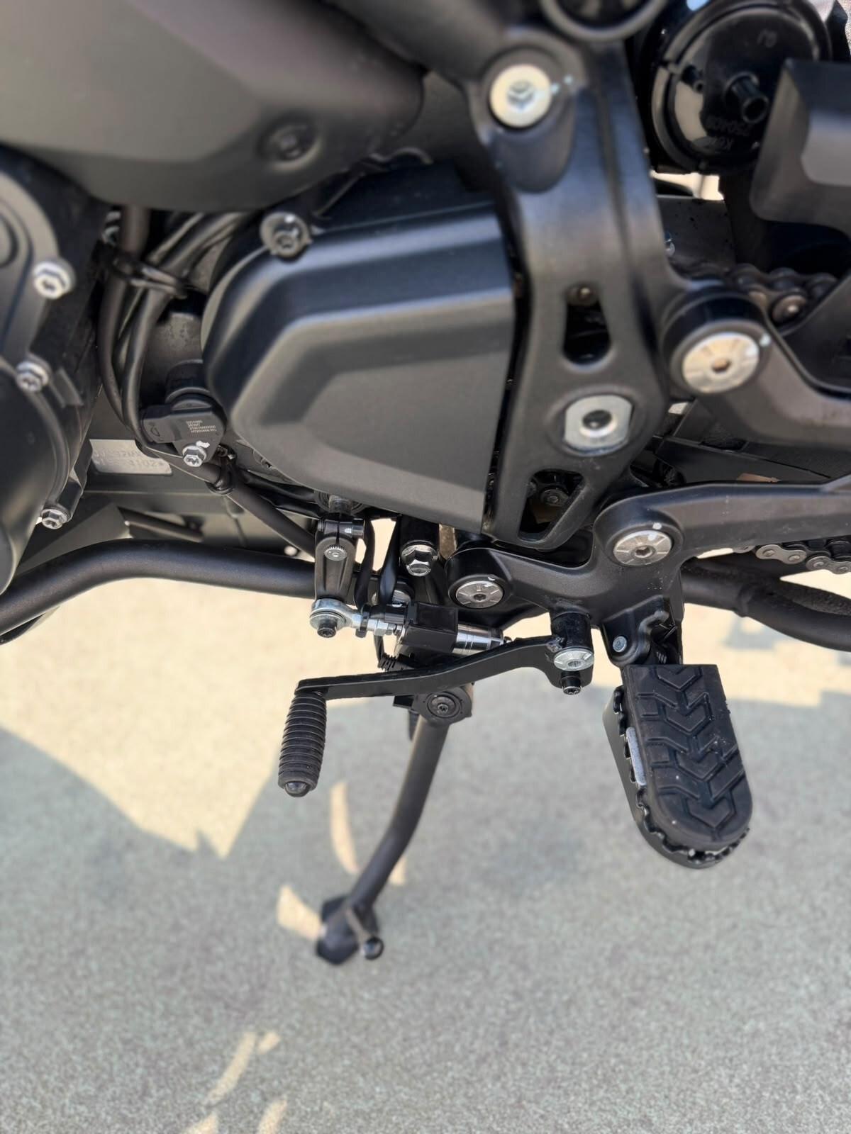 QJ MOTOR SRT 900 SX – 3.300 KM – TRIS VALIGIE
