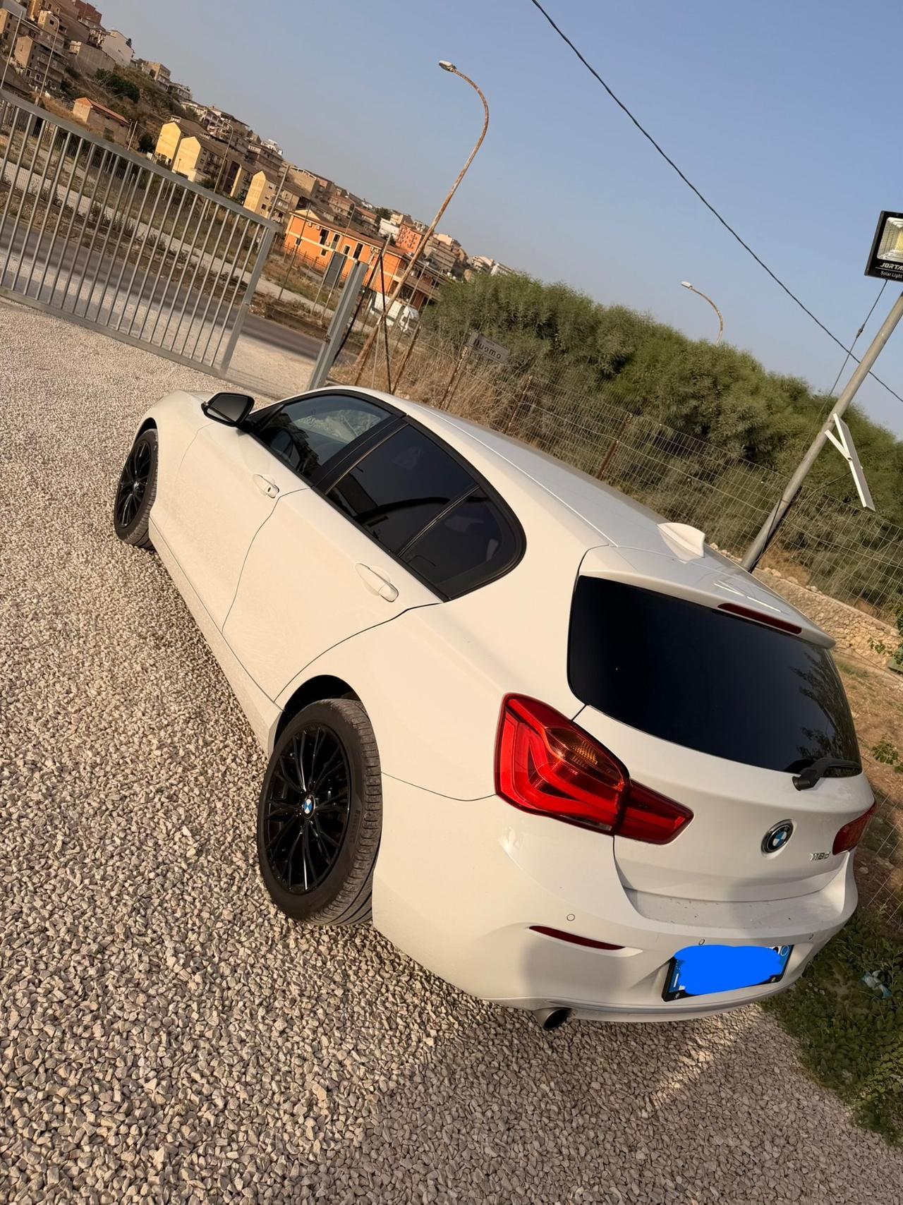 Bmw 118 118d 5p. Sport 2015 fari uxeno navigatore