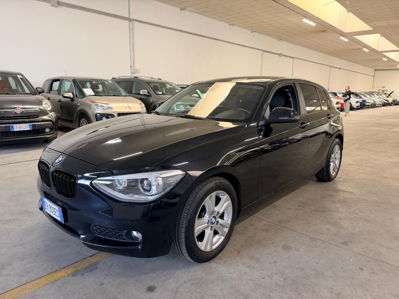 Bmw 120 120d 5p. Unique