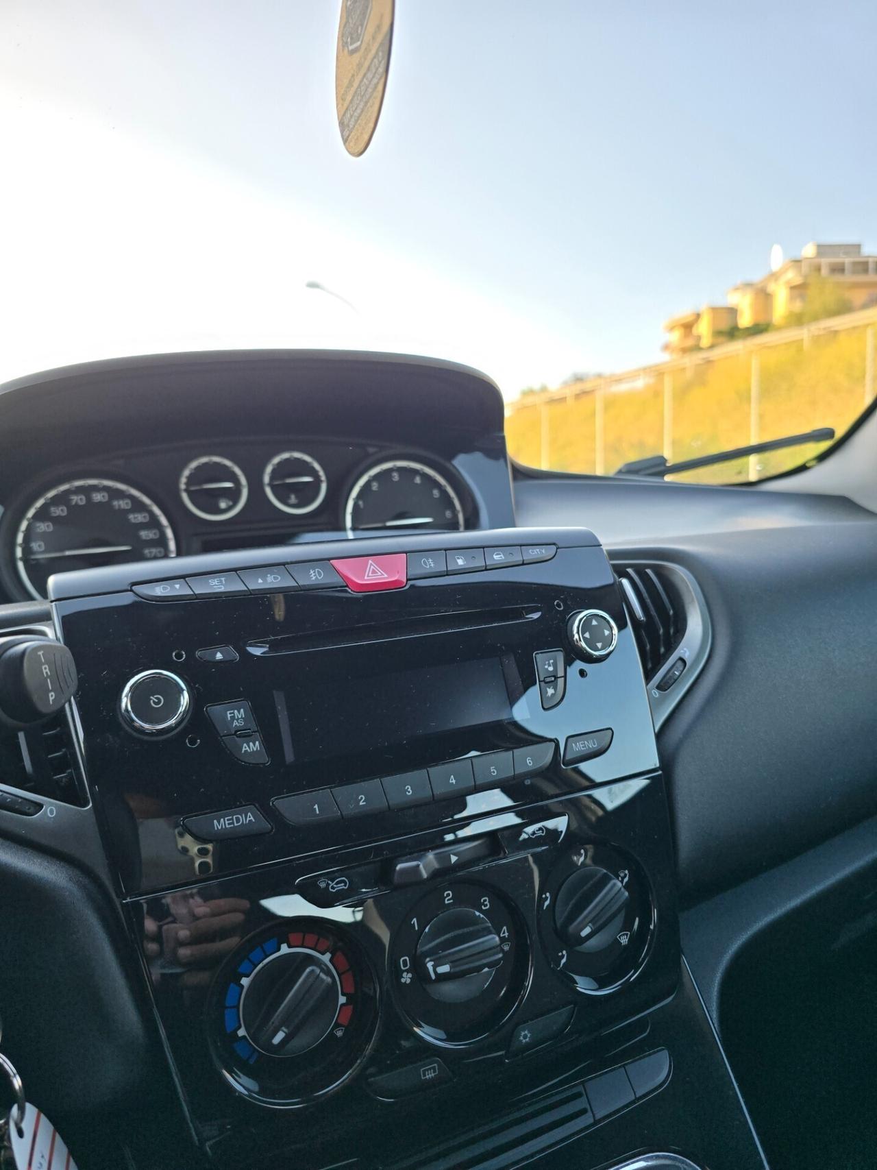 Lancia Ypsilon 0.9 TwinAir 85 CV 5 porte Metano Ec