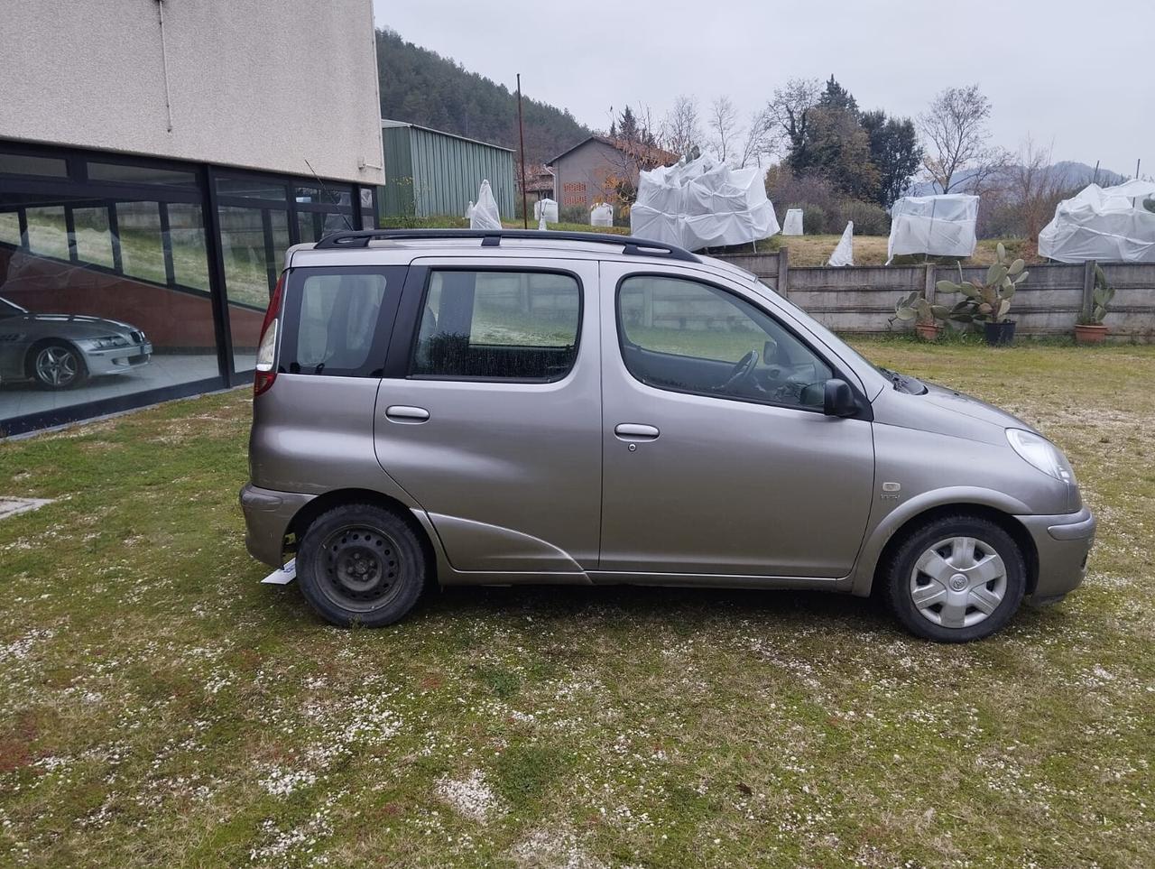 Toyota Yaris Verso 1.3i 16V cat Sol