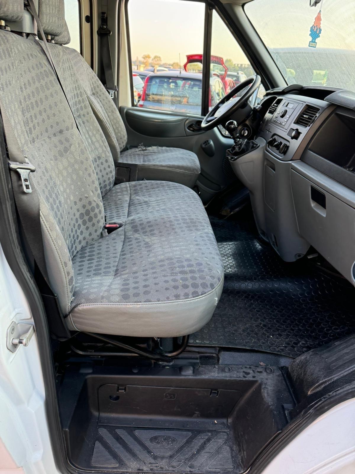 Ford Transit 7 posti (la testata da rifare)