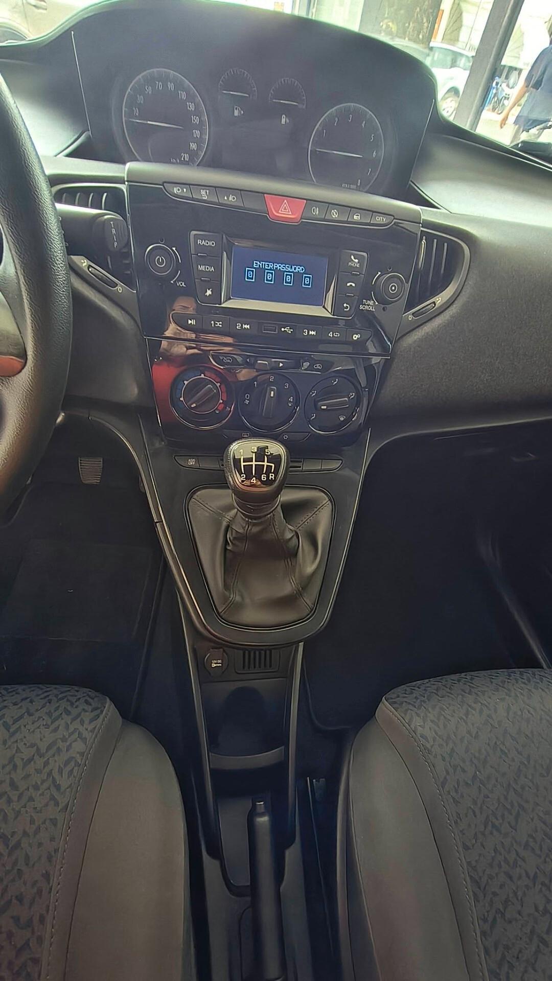 Lancia Ypsilon 1.0 FireFly 5 porte S&S Hybrid Silver Plus