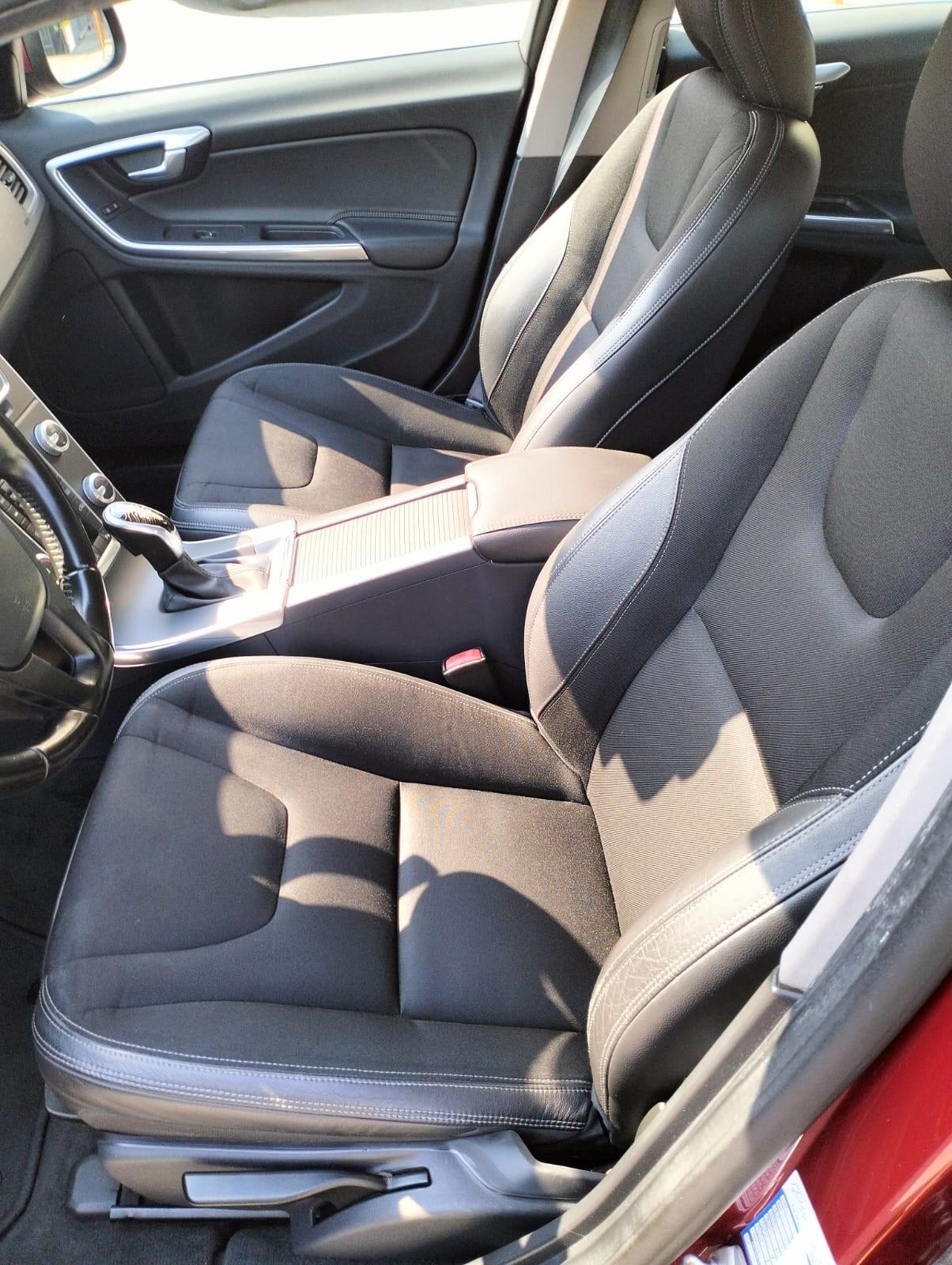 Volvo V60 D2 Geartronic R-design KM 90.000