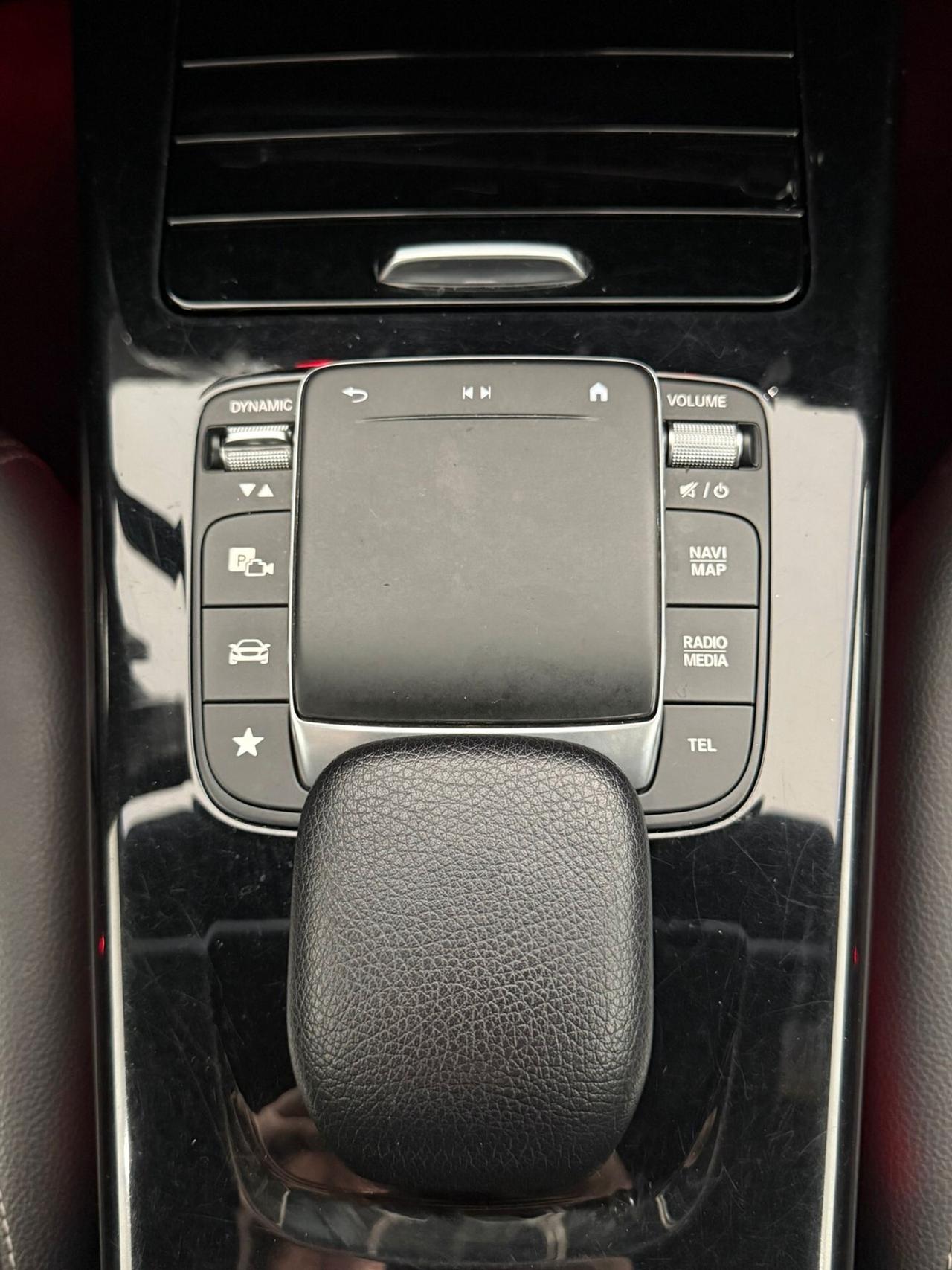 MERCEDES- BENZ A180d SPORT AUTOMATICA 2021 PACK LUCI