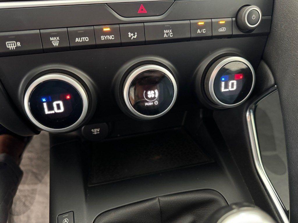 Jaguar E-Pace 2.0D 150 CV Full Led Pelle Tagliandi Manuale